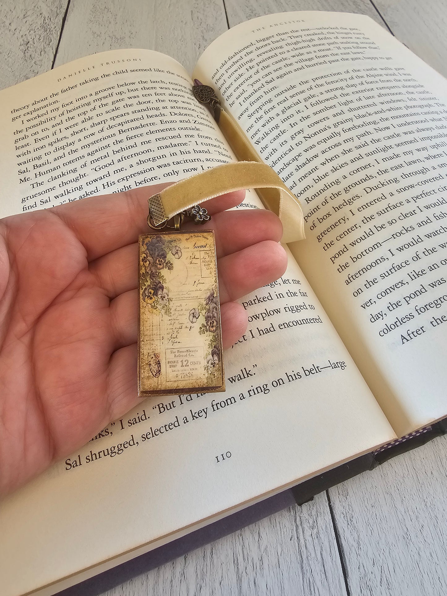 Vintage Style Floral Velvet Bookmark