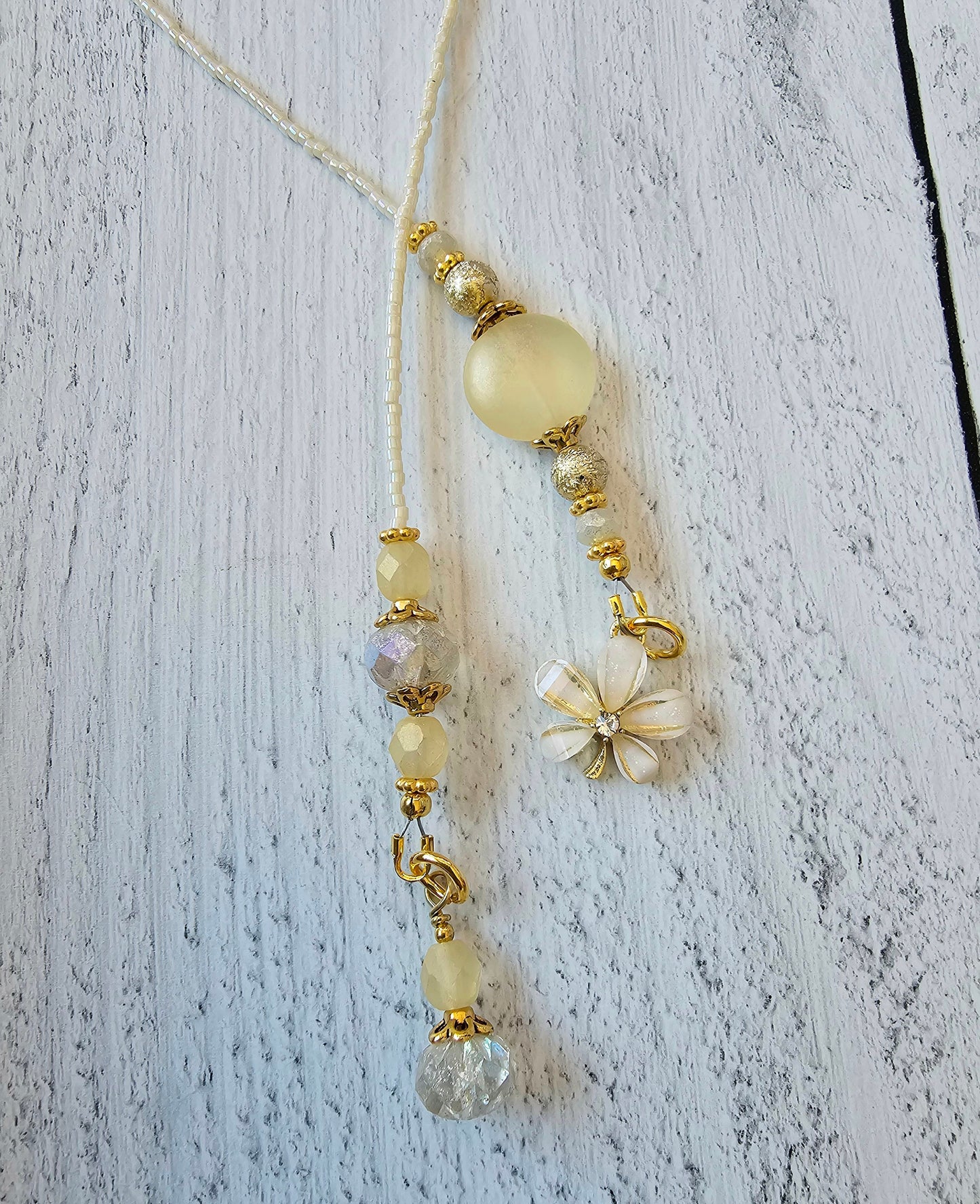 Flower Theme Beaded Bookmark, Gift for Readers and Book Lovers, Nature Theme