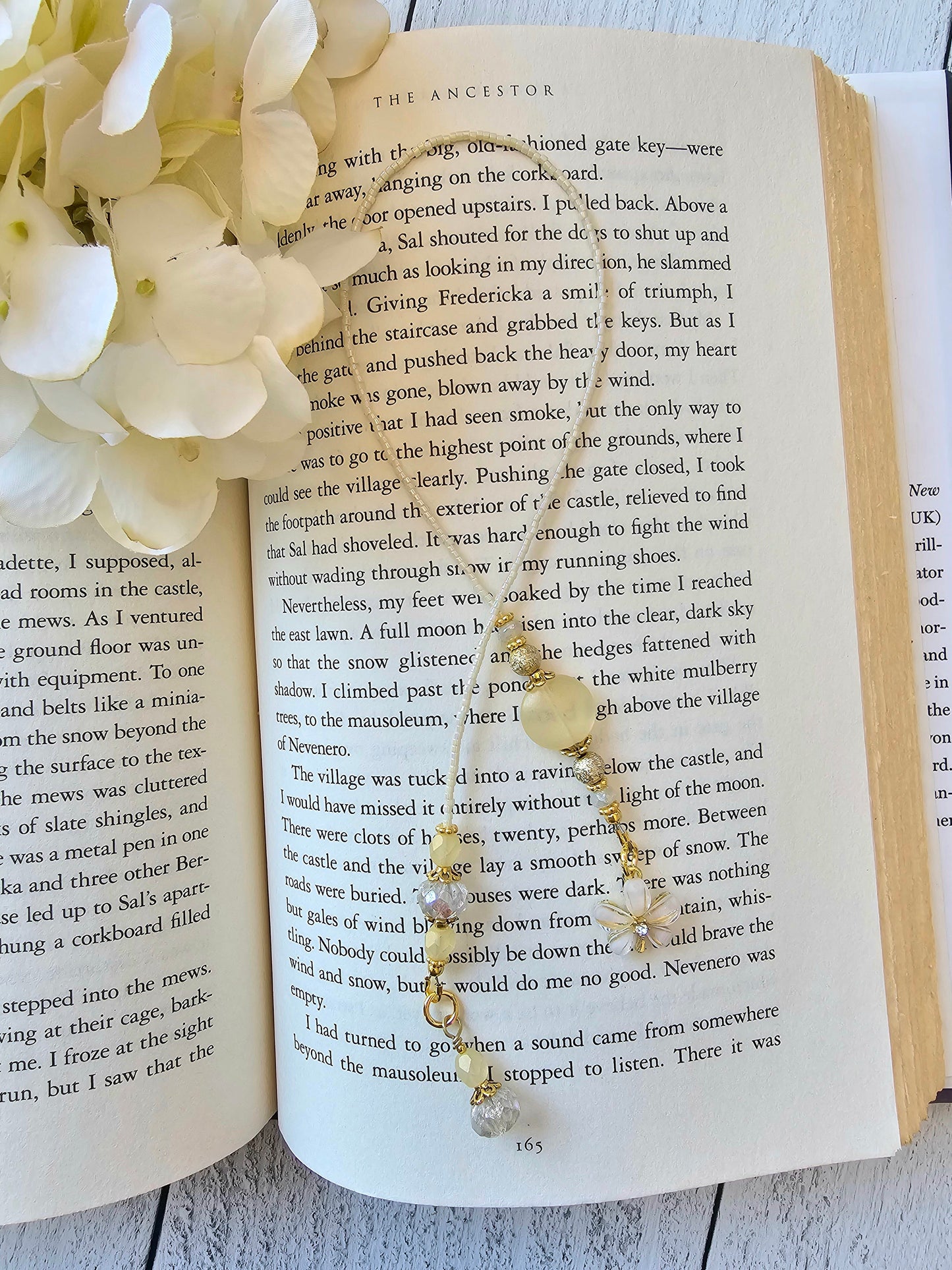 Flower Theme Beaded Bookmark, Gift for Readers and Book Lovers, Nature Theme