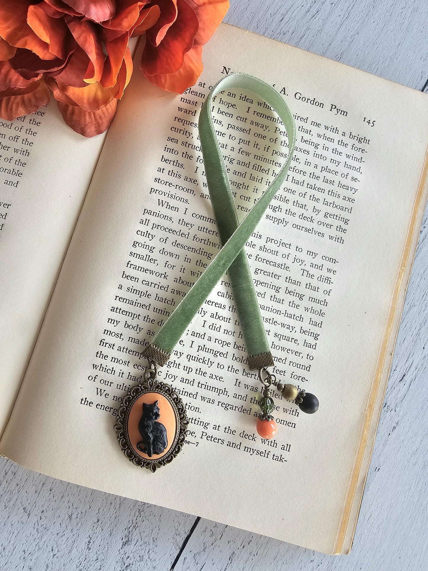 Black Cat Cameo Bookmark,  Gothic Bookmark, Horror Lover Or Reader Gift, Halloween Version