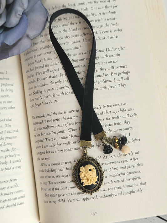Small Size Gothic Skull and Roses Cameo Bookmark